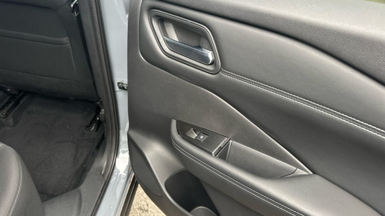 Nissan Qashqai 1.3 DiG-T MH N-Connecta 5dr Petrol Hatchback